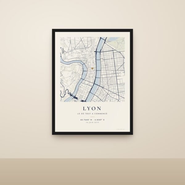 Affiche carte personnalisée de Lyon dans un cadre en bois noir